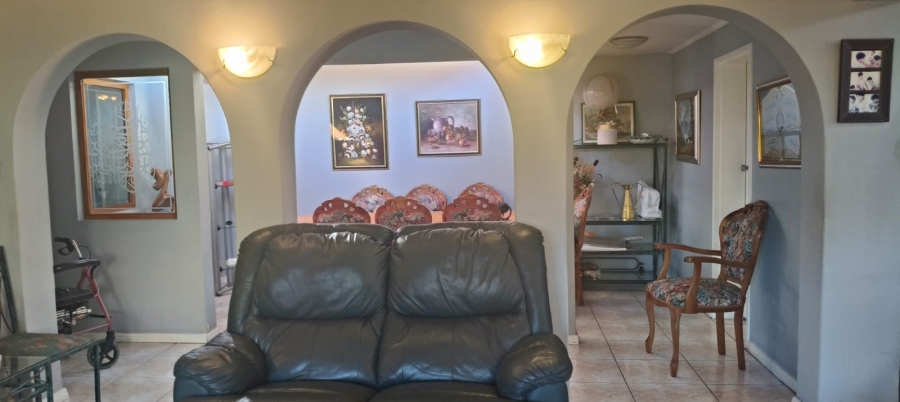 6 Bedroom Property for Sale in Cravenby Western Cape
